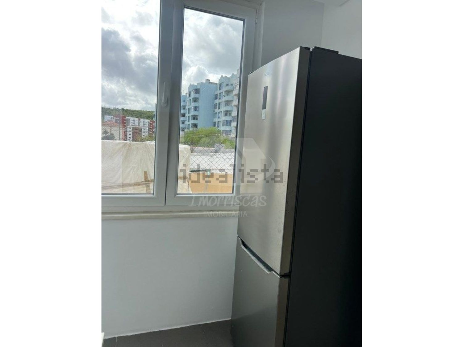 公寓 t2出售在Rua Cidade da Horta, 5 - 厨房