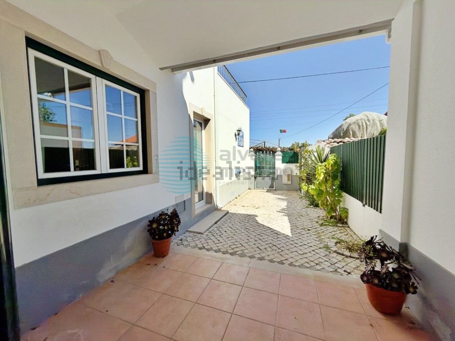 小楼房或独栋别墅出售在Rua 1° de Maio, 3 - 阳台