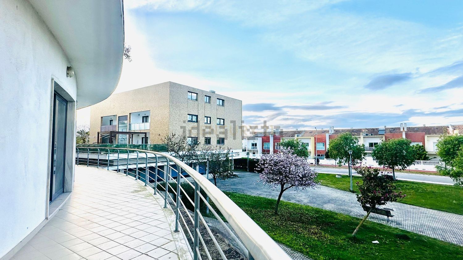 公寓 t4出售在Avenida Natália Correia - 游泳池