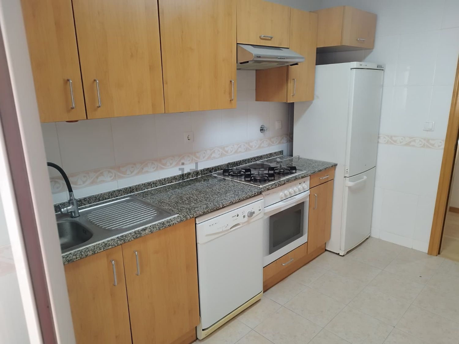 出租公寓 t3在Rua José Vianna da Motta, 12 - 厨房