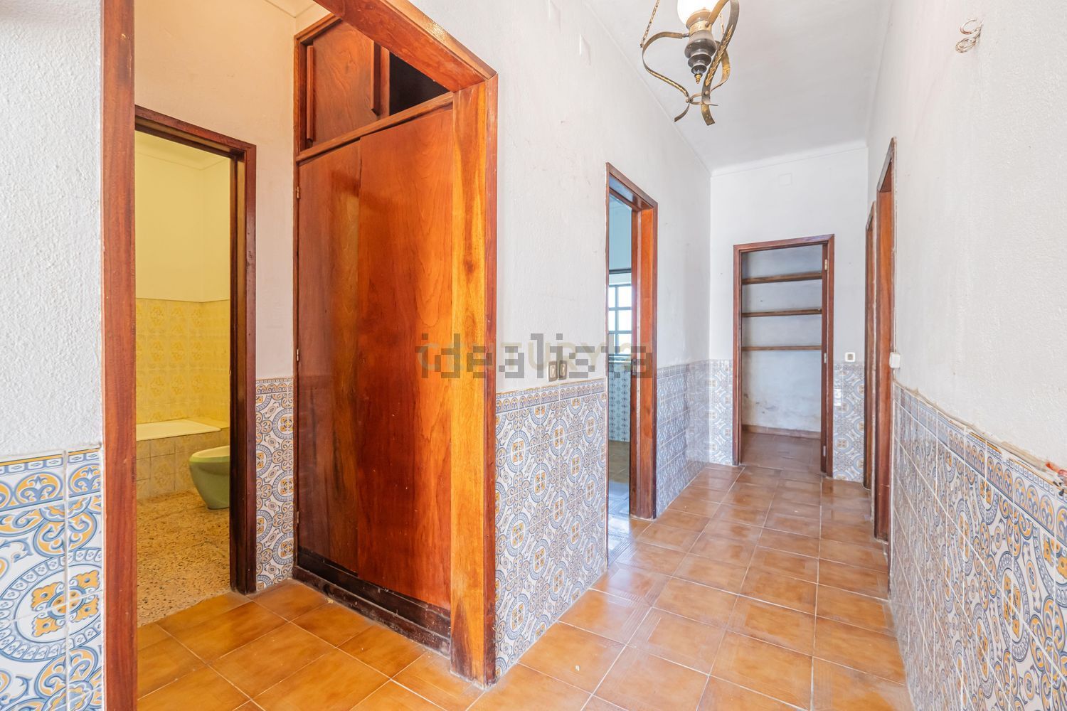 小楼房或独栋别墅出售在Rua General Humberto Delgado, 6 - 过道