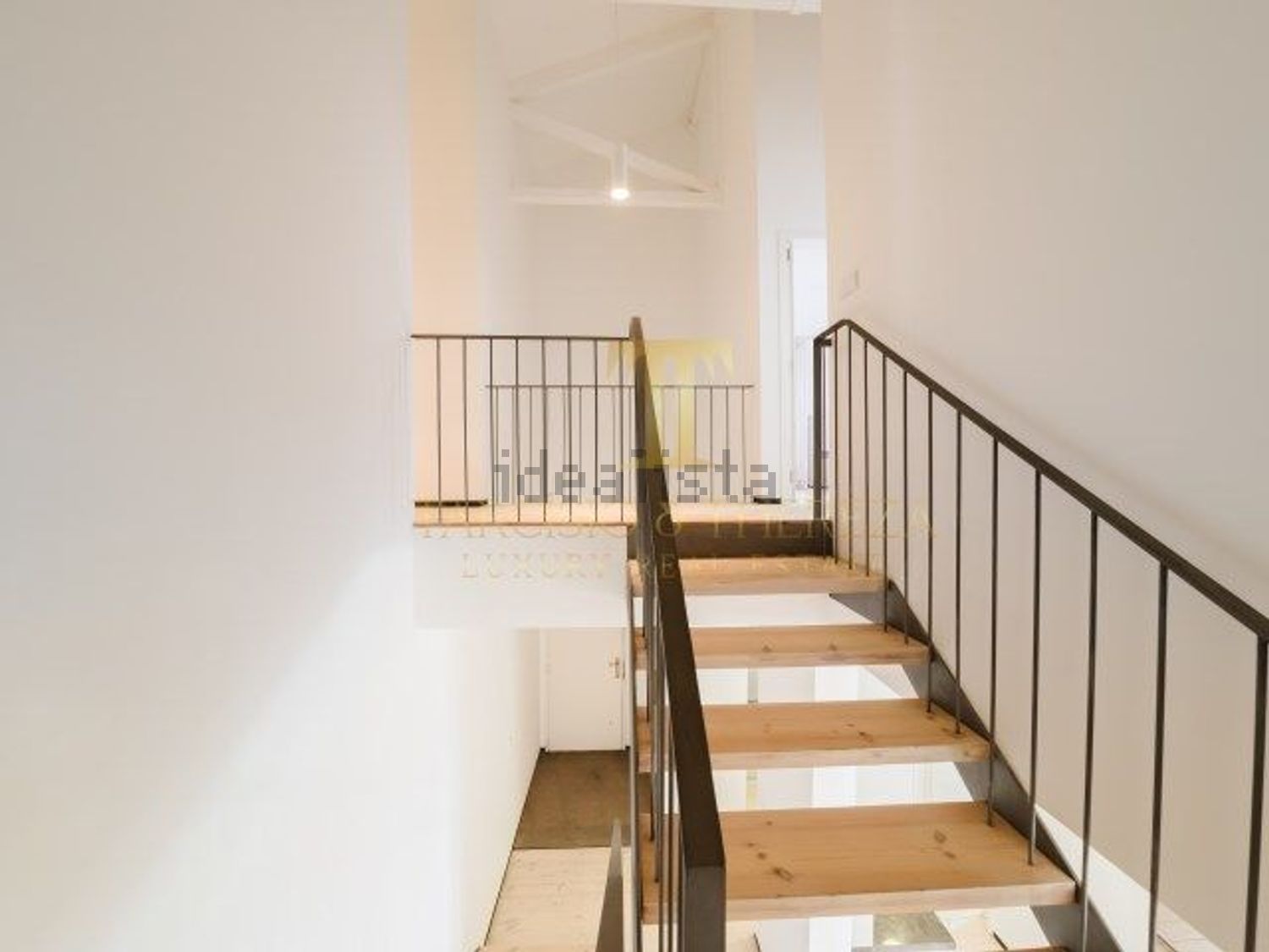 出租复式公寓Calçada da Cruz da Pedra - 楼梯