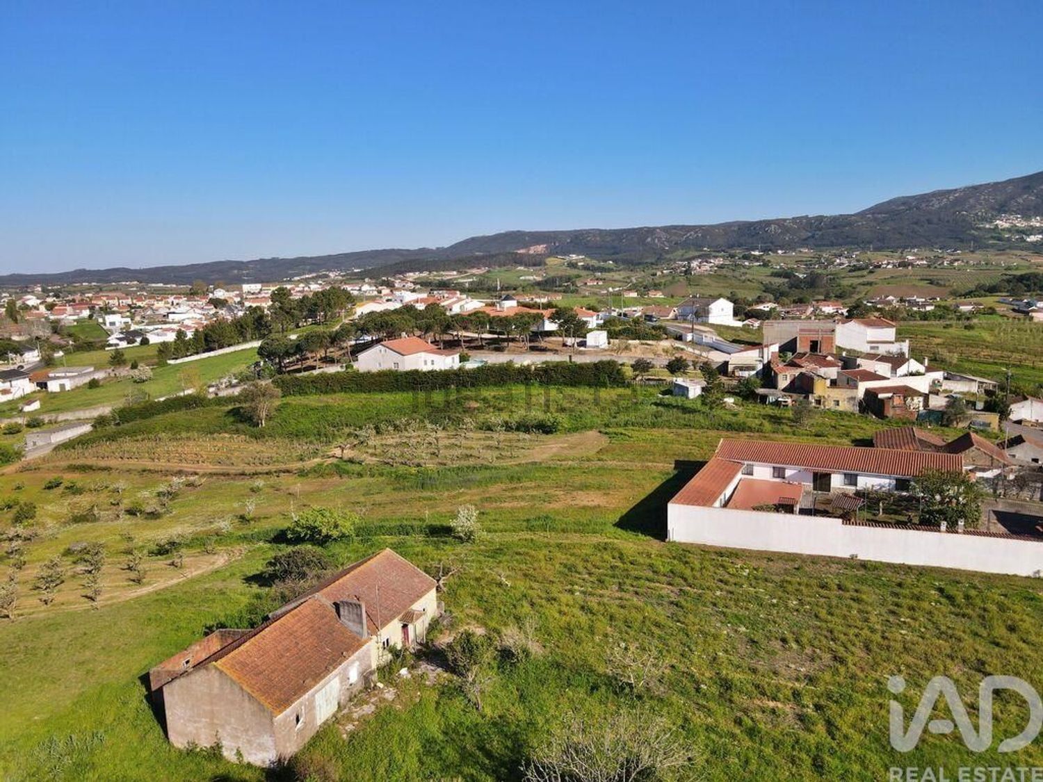 小楼房或独栋别墅出售在Lamas e Cercal - 视线