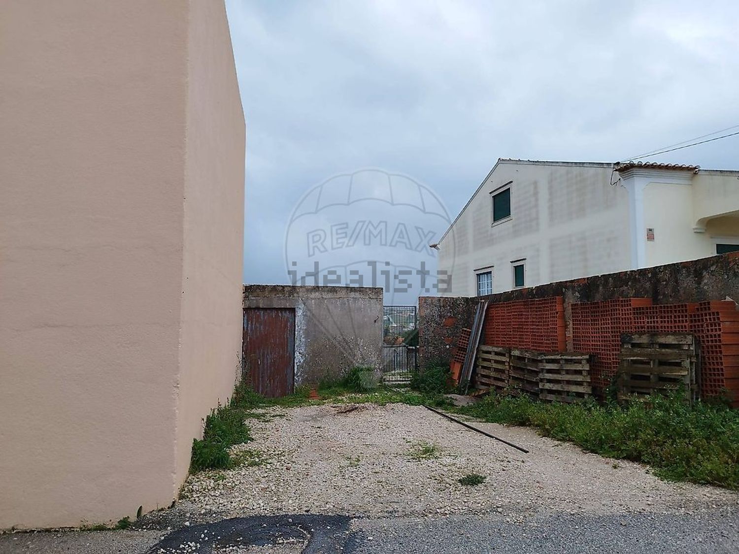 小楼房或独栋别墅出售在Rua Principal - 外立面