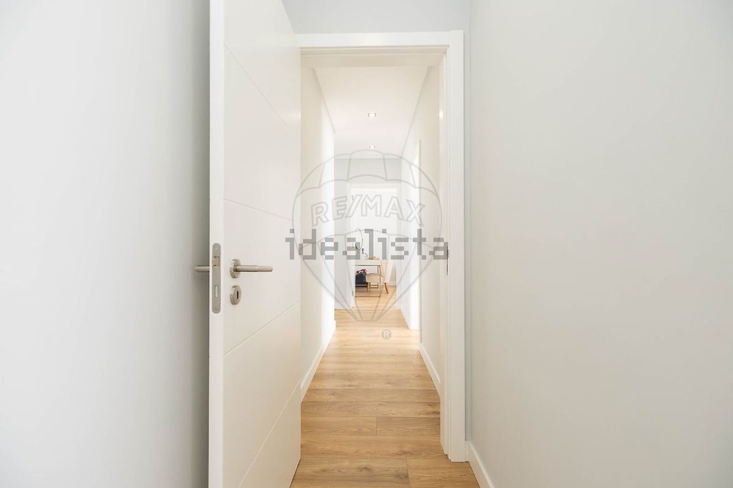 出租小楼房或独栋别墅在Rua Almeida Garrett - 过道