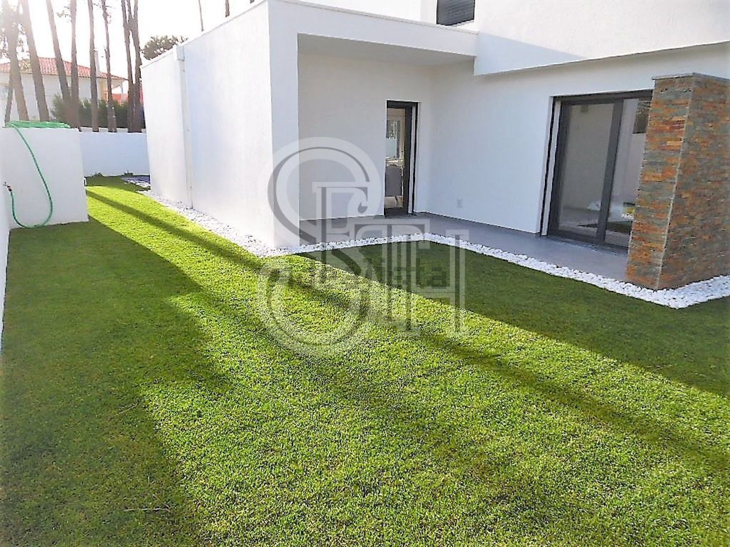 出租小楼房或独栋别墅在Avenida Dom Fernando - 外立面