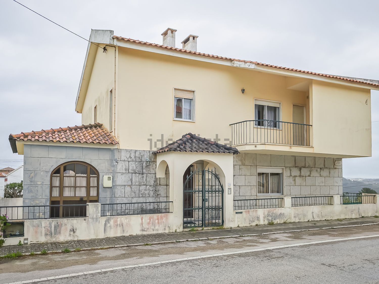 小楼房或独栋别墅出售lapa da serra - 外立面