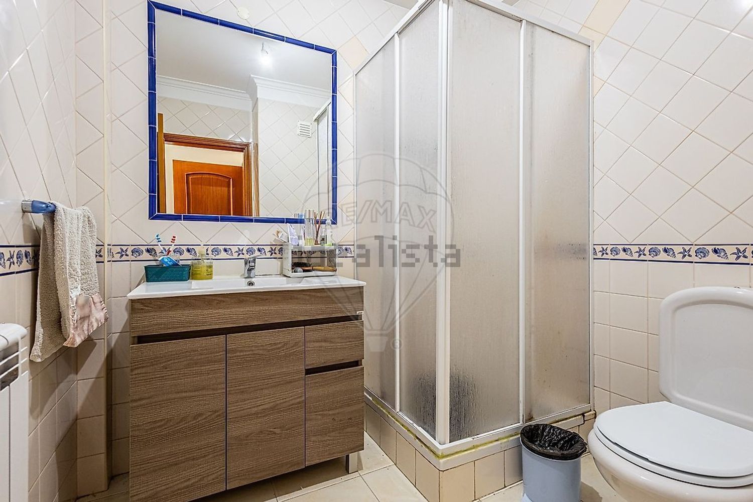 小楼房或独栋别墅出售在Rua das Flores - 卫生间