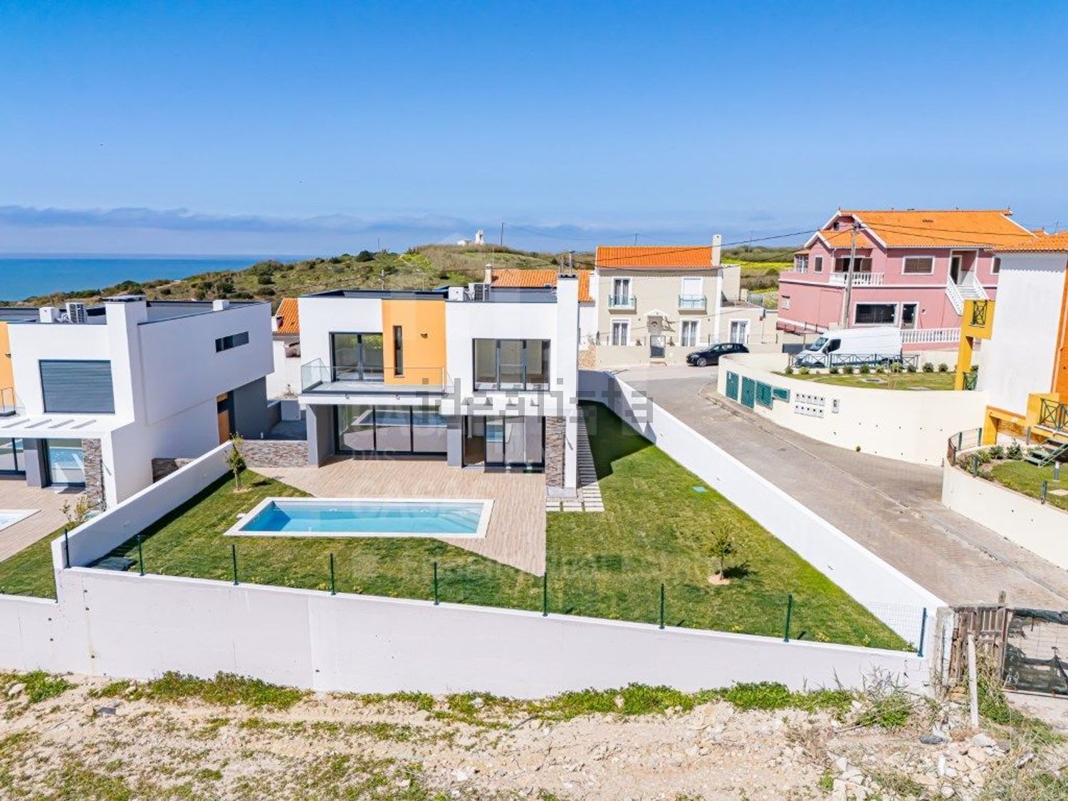 小楼房或独栋别墅出售在São Pedro da Cadeira - 游泳池