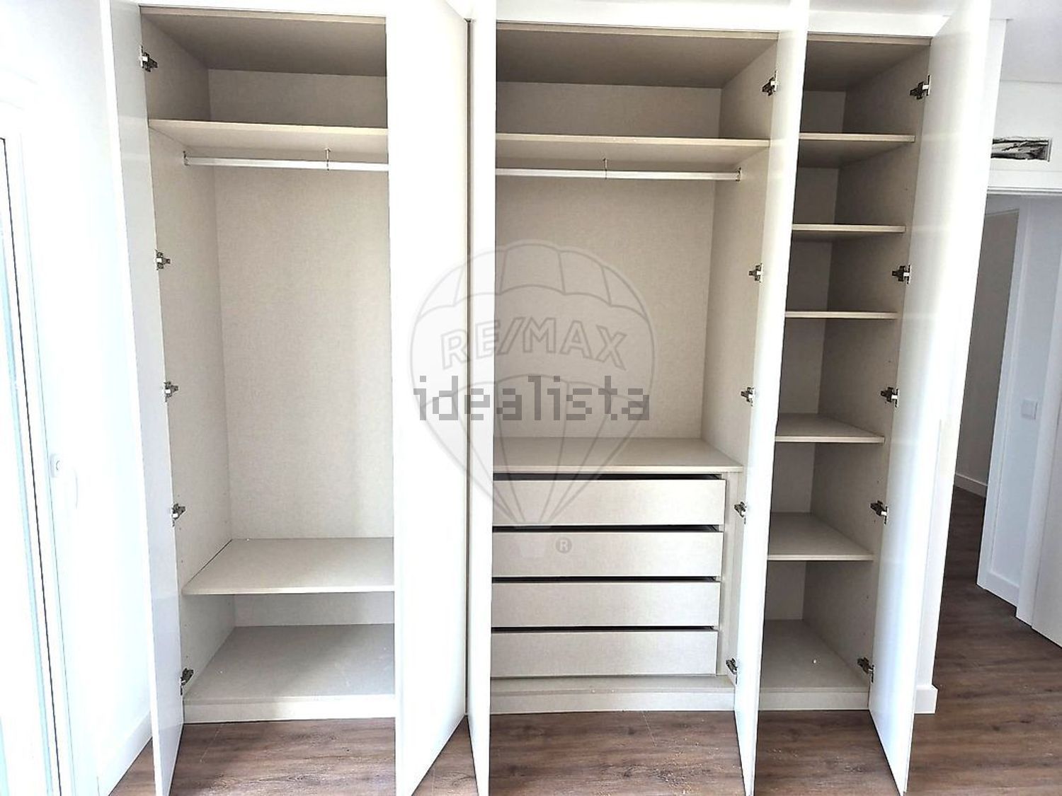 小楼房或独栋别墅出售在Rua 27 - 试衣间