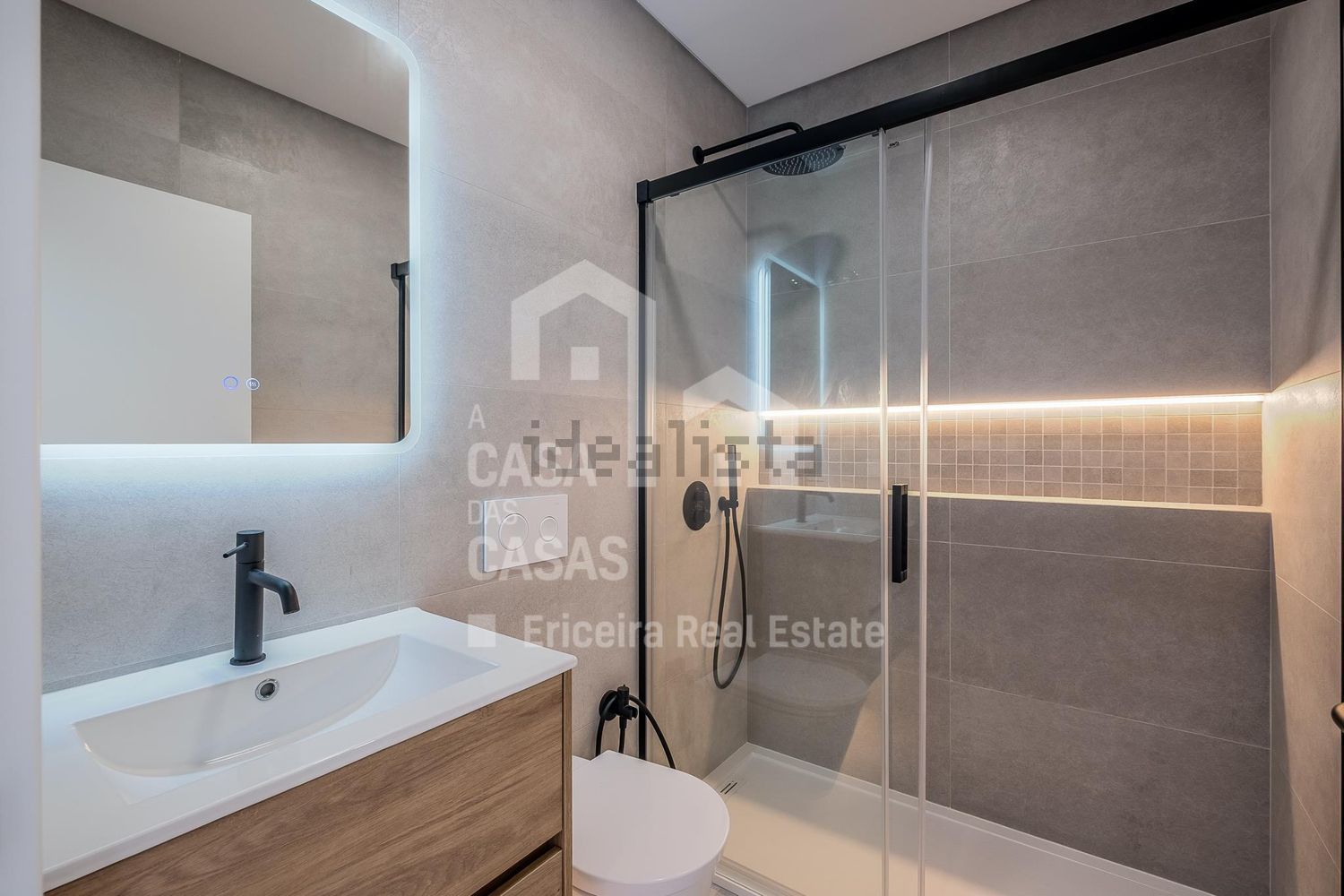 联排别墅出售在Rua da Cancelinha, 12 - 卫生间