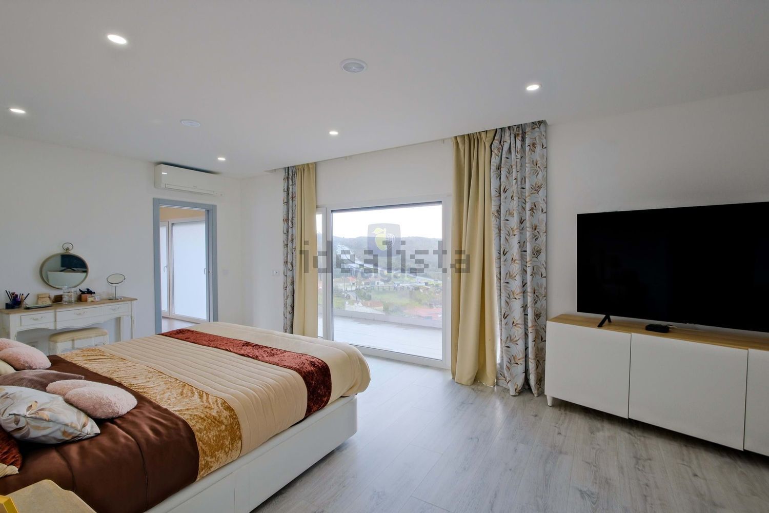 小楼房或别墅出售在Lousa - 卧室