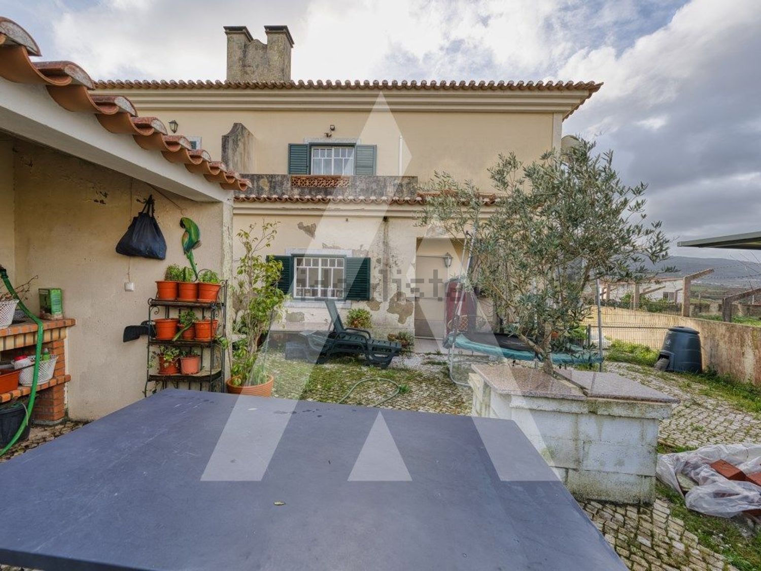 小楼房或独栋别墅出售在Lamas e Cercal - 外立面