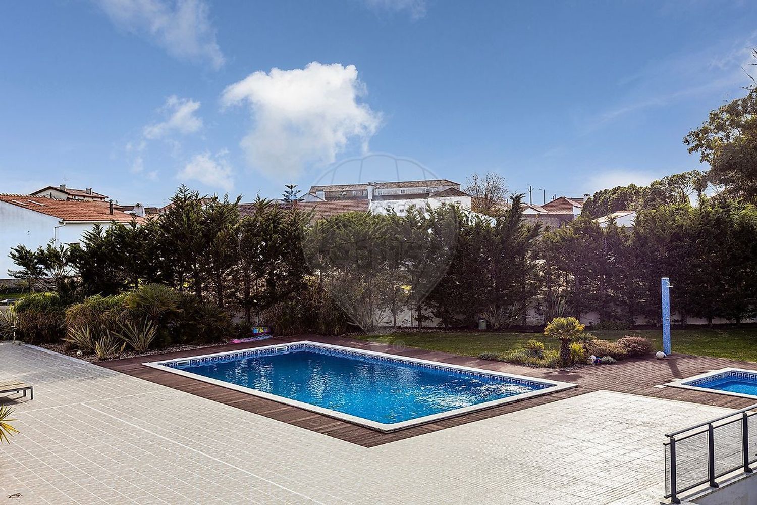小楼房或独栋别墅出售在Largo do Juncalinho - 游泳池
