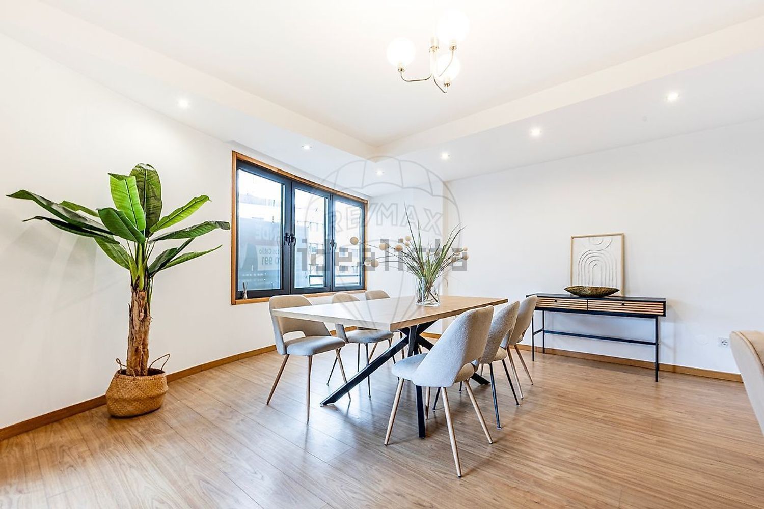 公寓 t3出售在Avenida Diogo Cão - 客厅