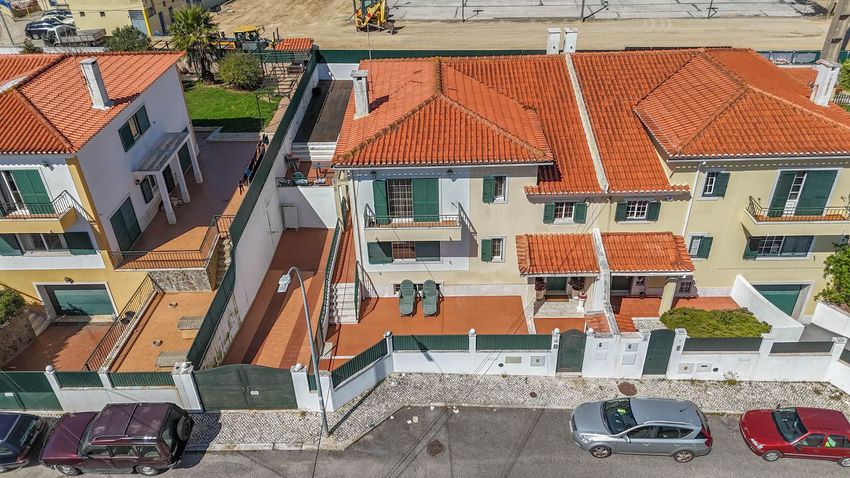 双拼别墅出售在Rua Primeiro de Maio, 3