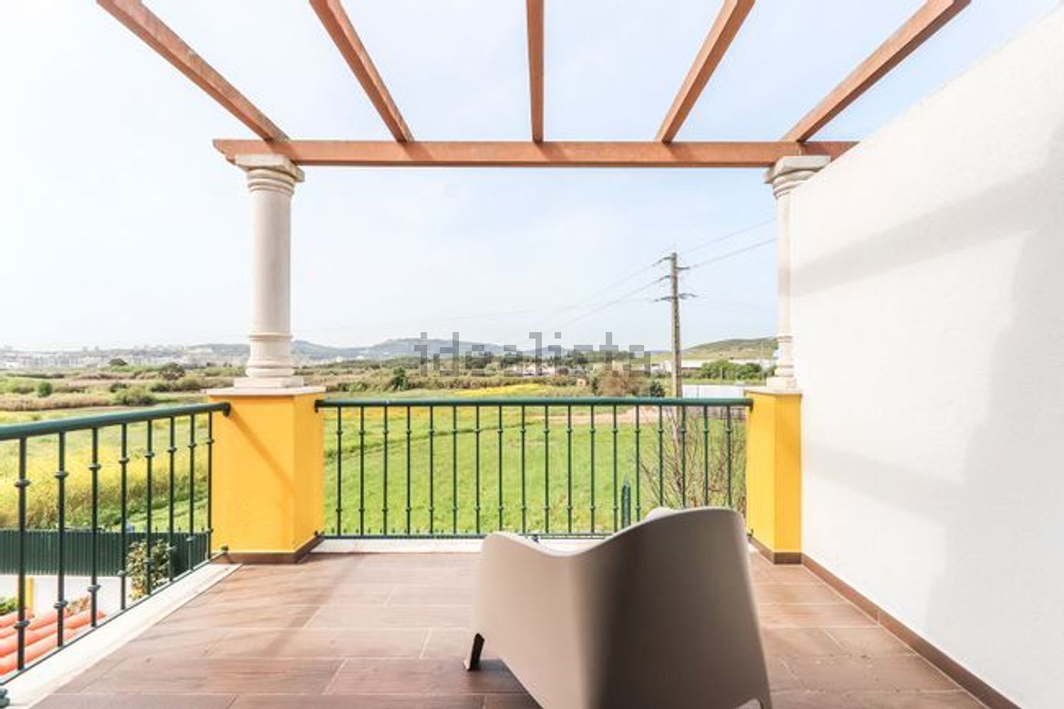 小楼房或独栋别墅出售在Praceta Santo António - 阳台