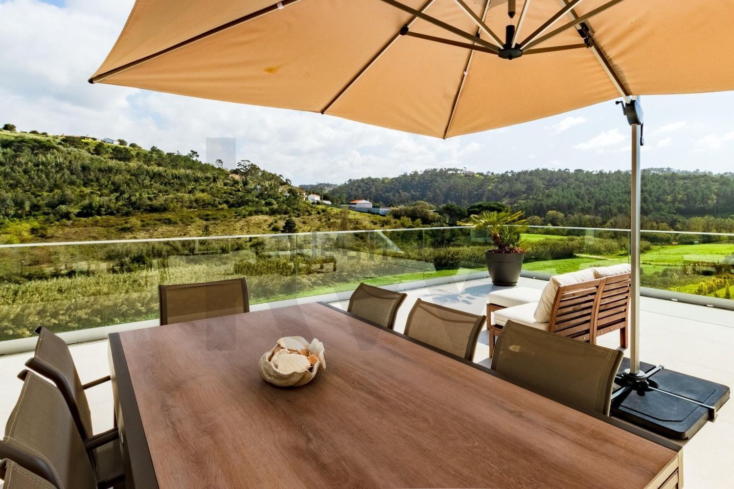 小楼房或独栋别墅出售在Rua das Lombas - 阳台