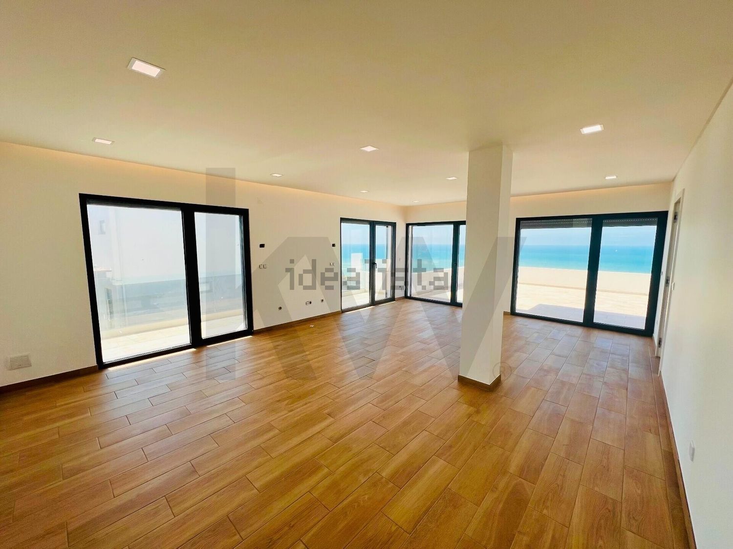 小楼房或独栋别墅出售在Rua das Salemas s/n - 居住