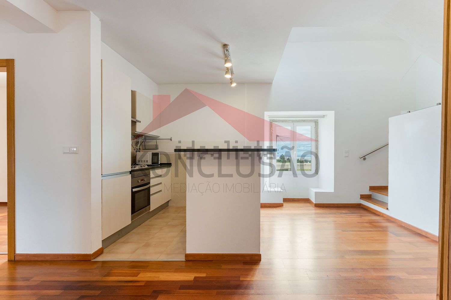 出租复式公寓在Bairro dos Mojões - 厨房