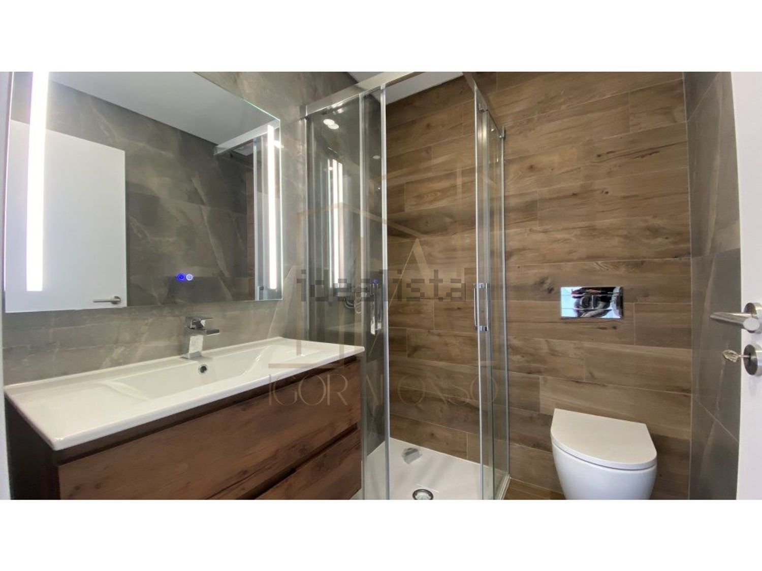 小楼房或独栋别墅出售在Pinhal do General - 卫生间