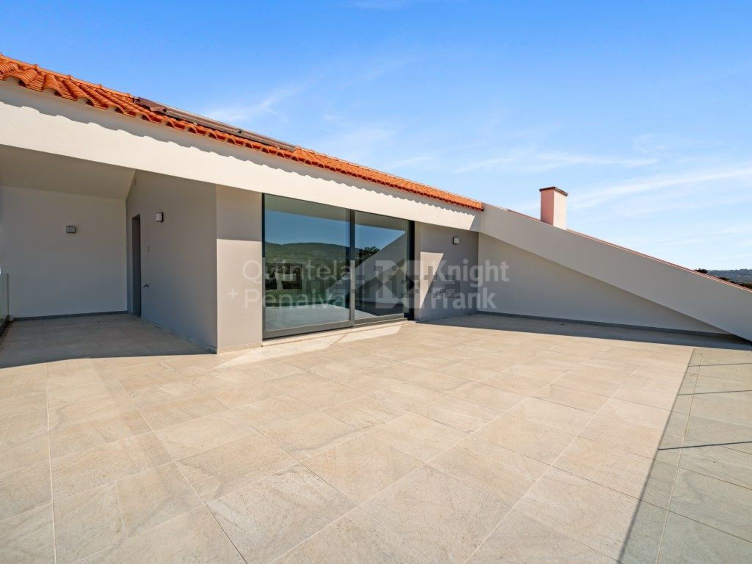 小楼房或独栋别墅出售在Estrada do Rodízio, 76 - 阳台