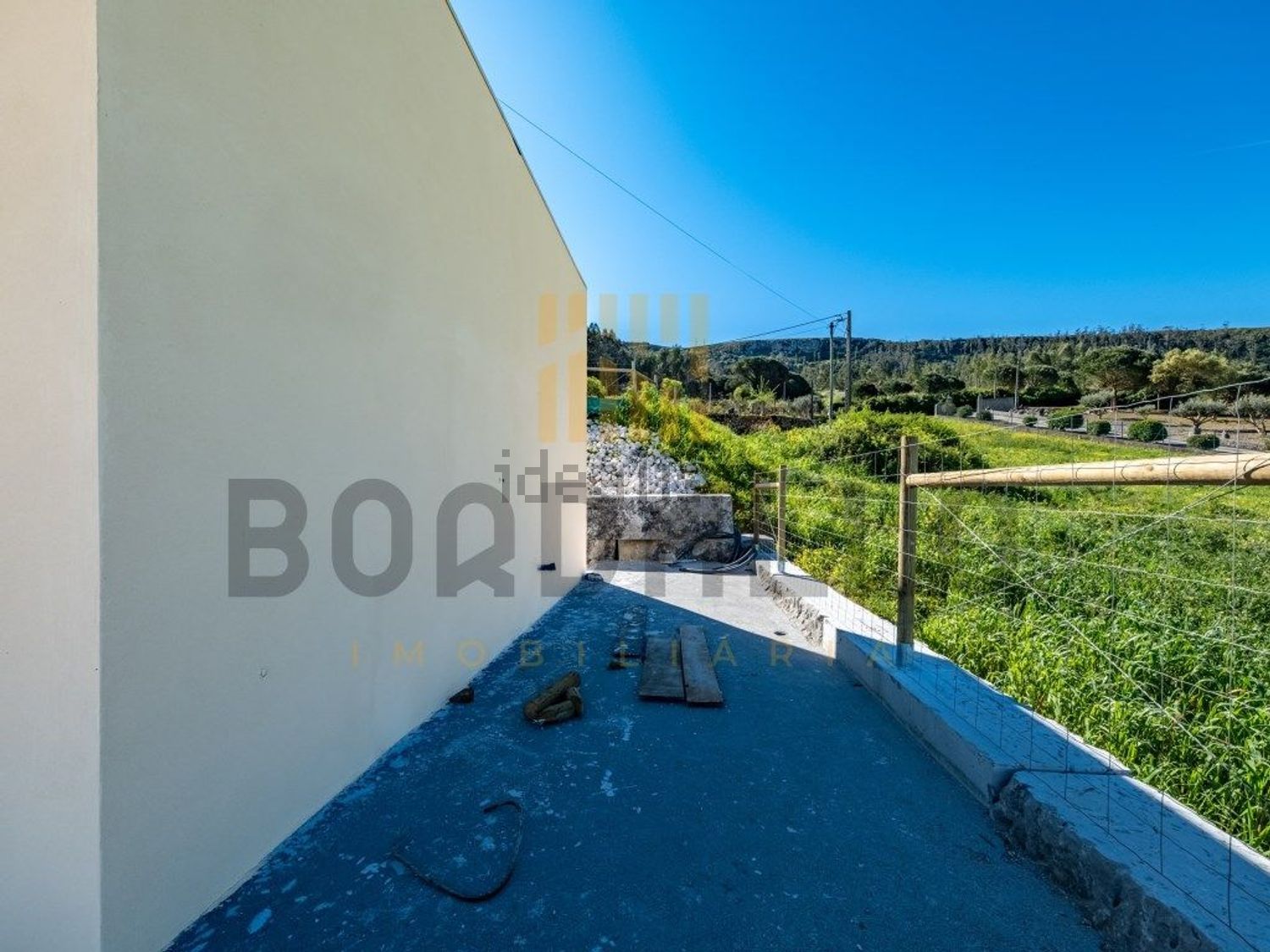 小楼房或独栋别墅出售在Rua do Serrado - 游泳池
