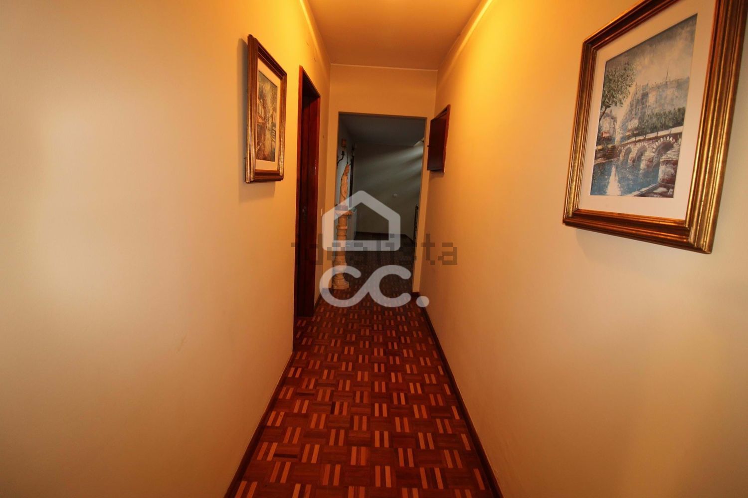 小楼房或独栋别墅出售在Santo Antão e São Julião do Tojal - 过道