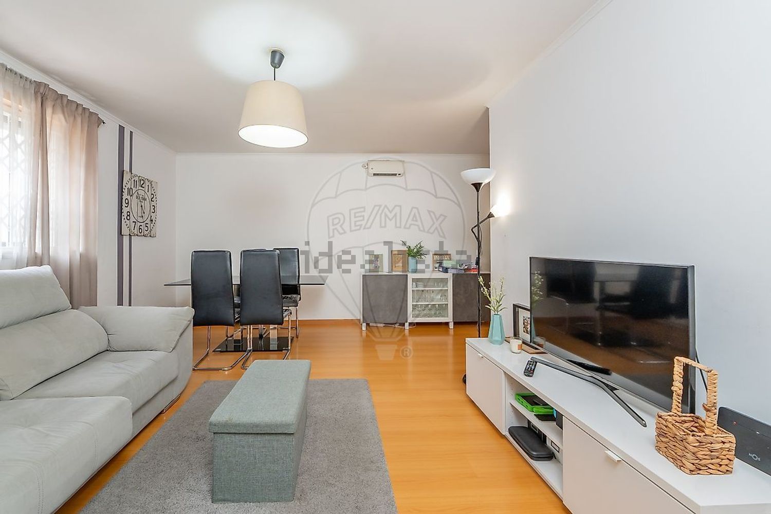 出租公寓 t2在Rua do Bairro de Nova Brasilia - 客厅