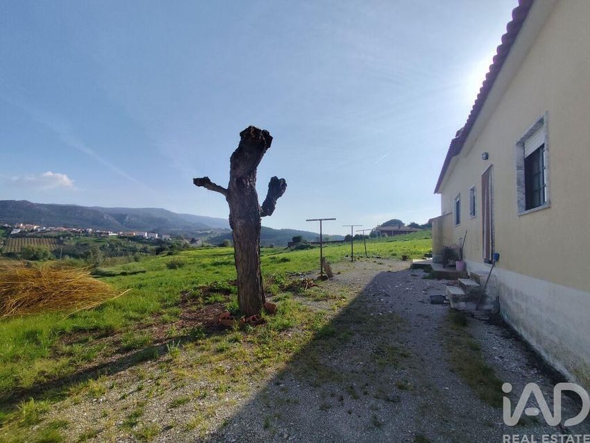 小楼房或独栋别墅出售在Lamas e Cercal