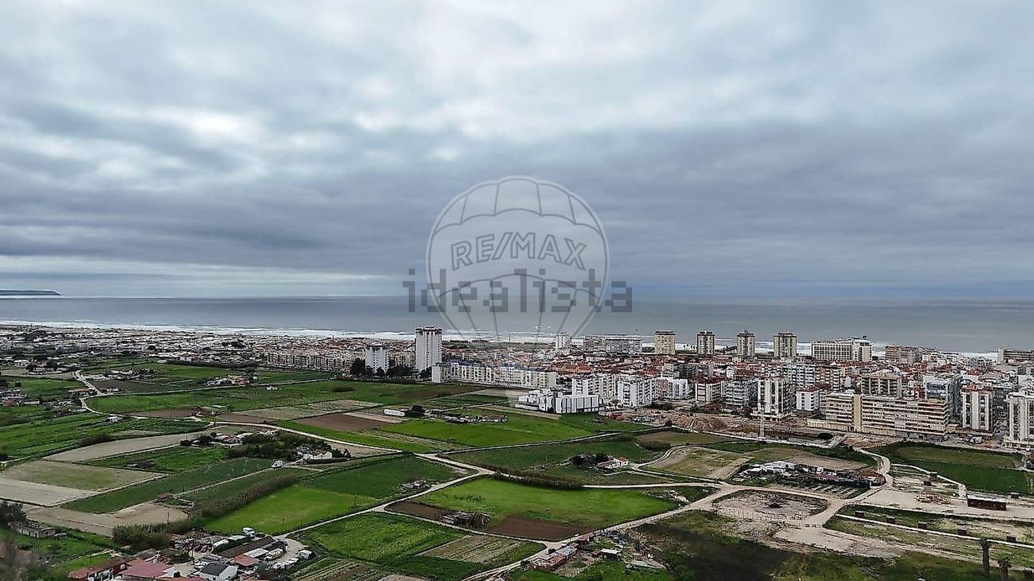 小楼房或独栋别墅出售在Rua Rui Pinto de Azevedo - 视线