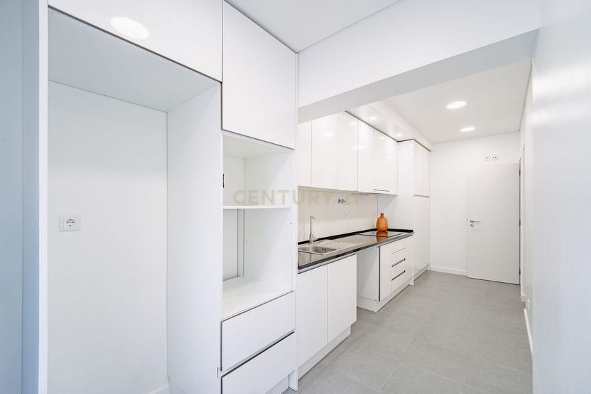 公寓 t2出售在Rua Luís António Verney, 27