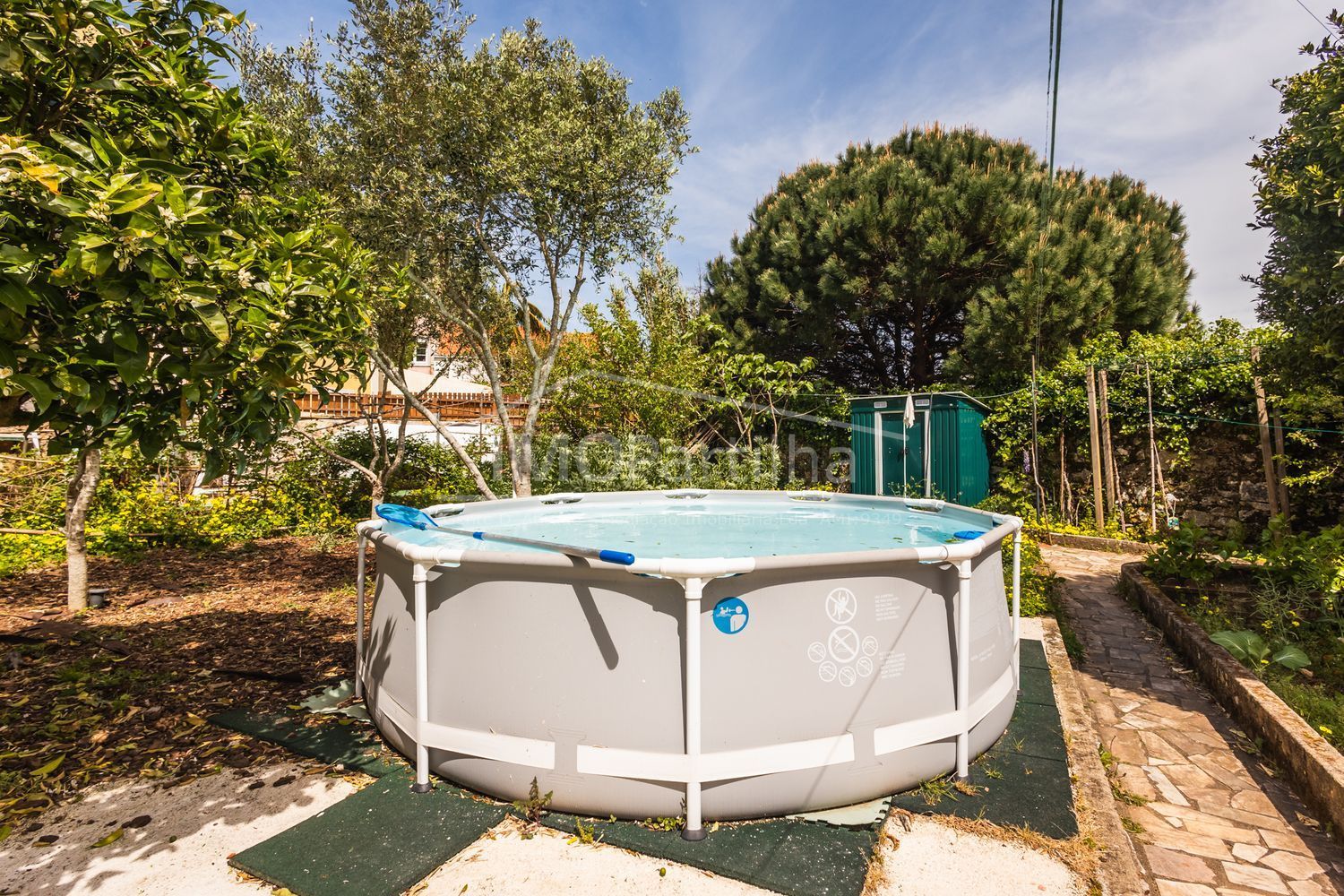 小楼房或独栋别墅出售在Rua Serpa Pinto - 游泳池