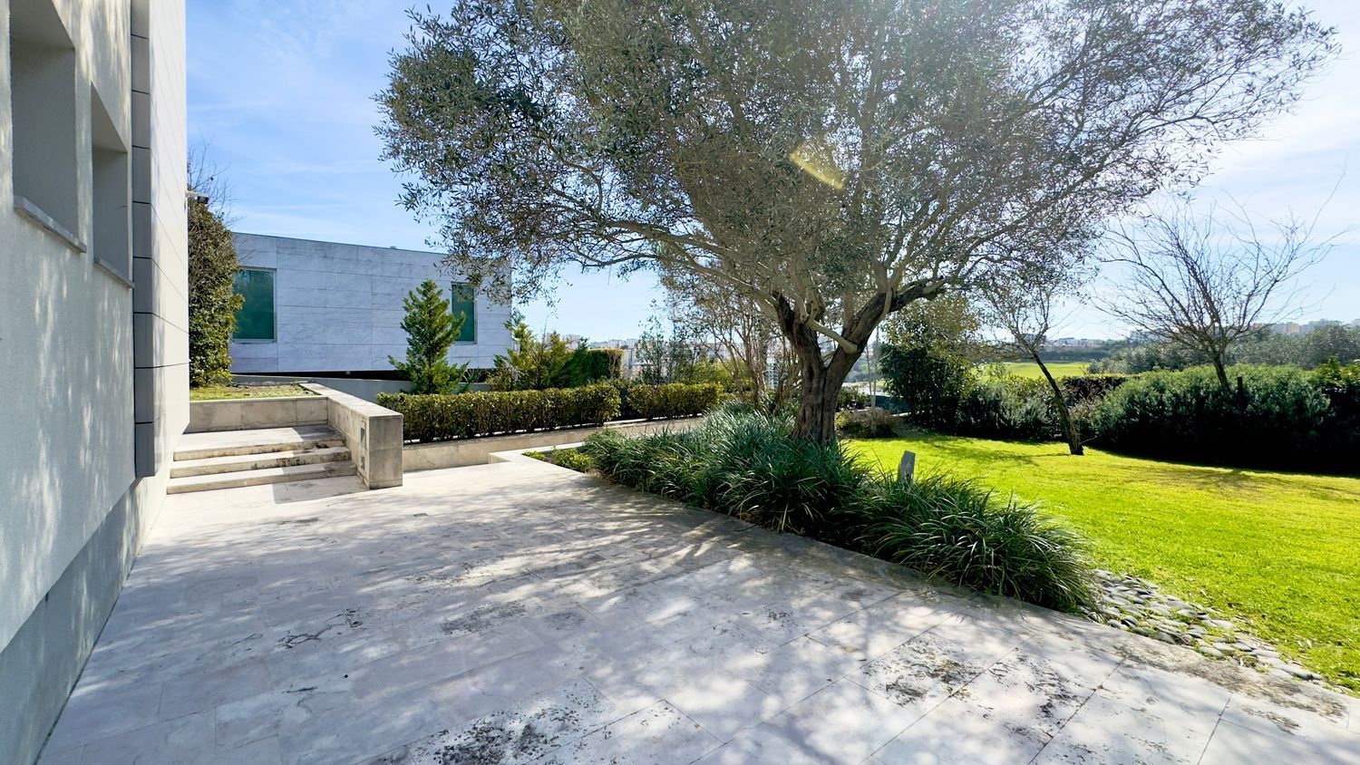 小楼房或独栋别墅出售在Rua B1 da Quinta dos Alcoutins, 10 - 花园