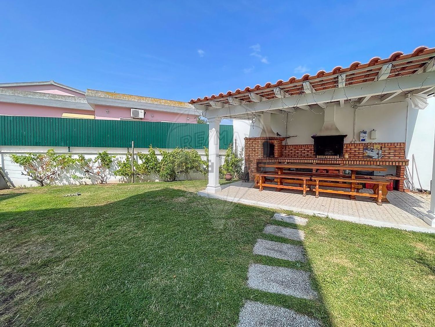 小楼房或独栋别墅出售在Rua Adriano Correia de Oliveira - 外立面