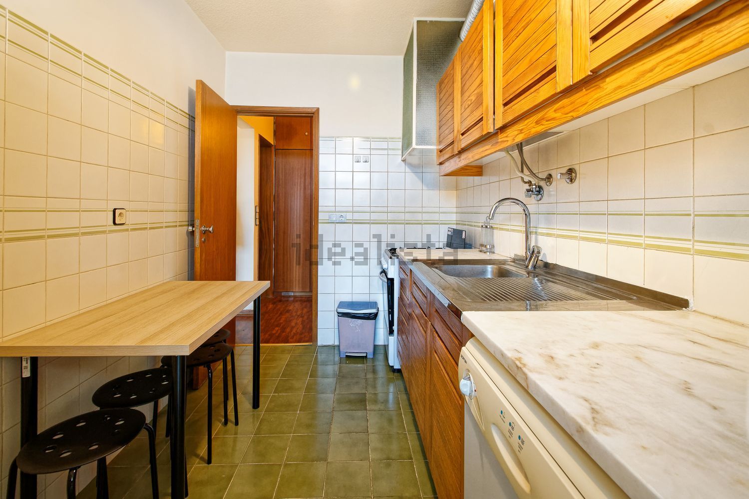 出租公寓 t2在Rua Abel Teixeira Pinto - 厨房