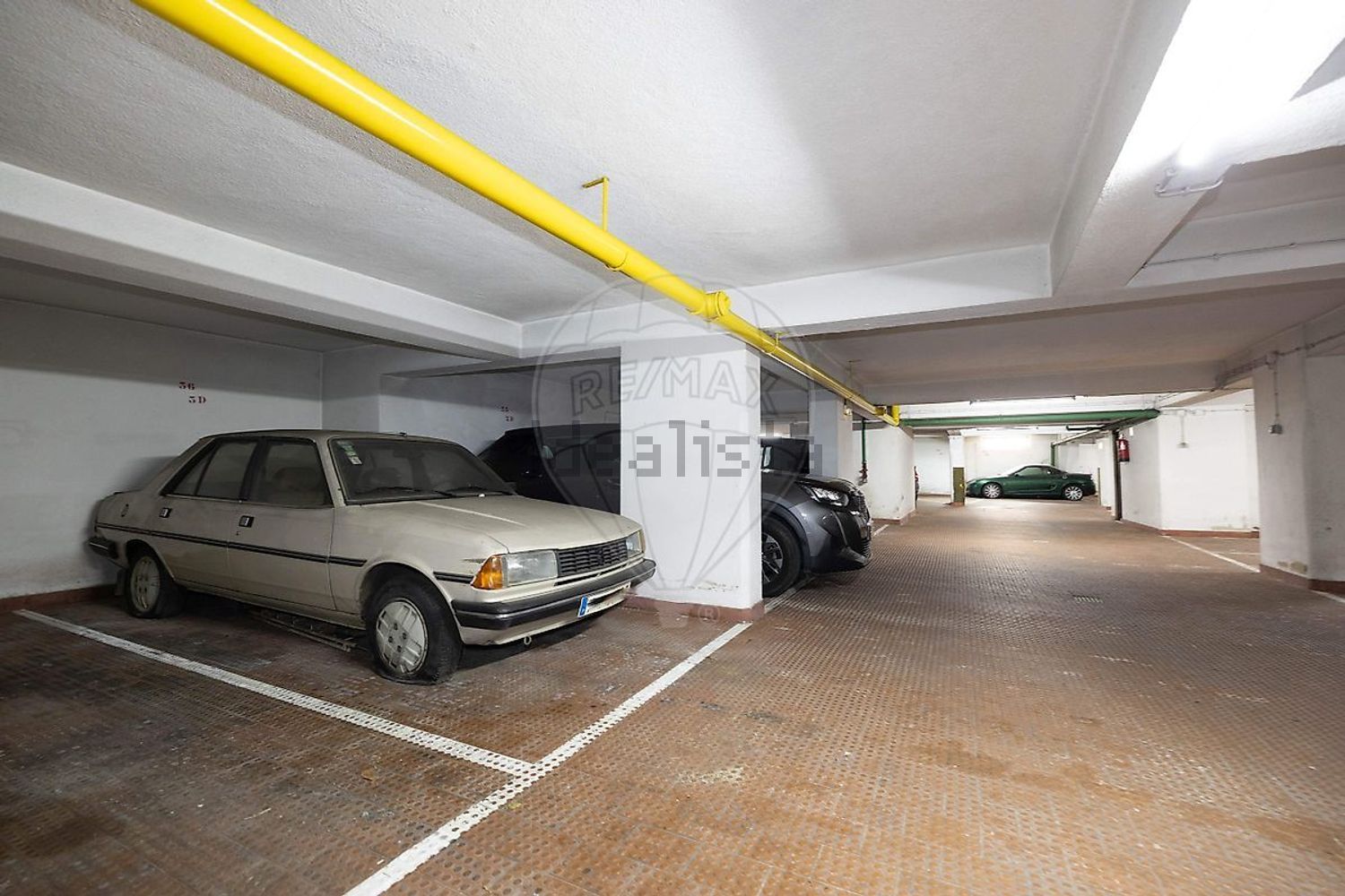 公寓 t3出售在Avenida Ruy Luís Gomes - 停车位