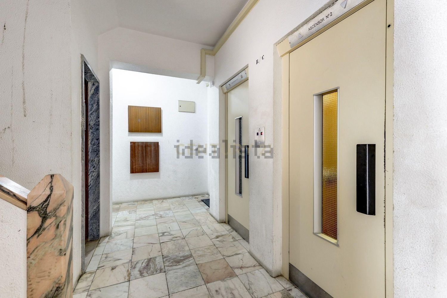 公寓 t2出售在Rua João das Regras, 11 - 过道