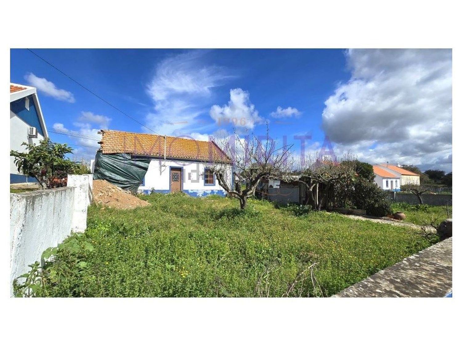 小楼房或独栋别墅出售在Rua do Chafariz - 外立面