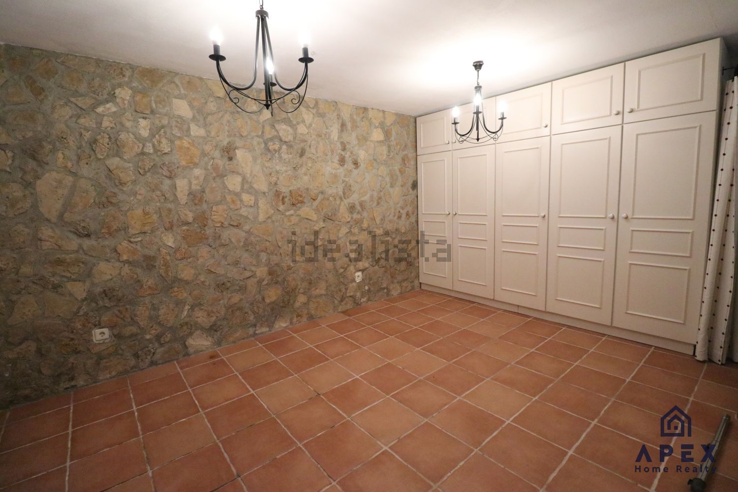 出租小楼房或独栋别墅在Fanhões - 照片