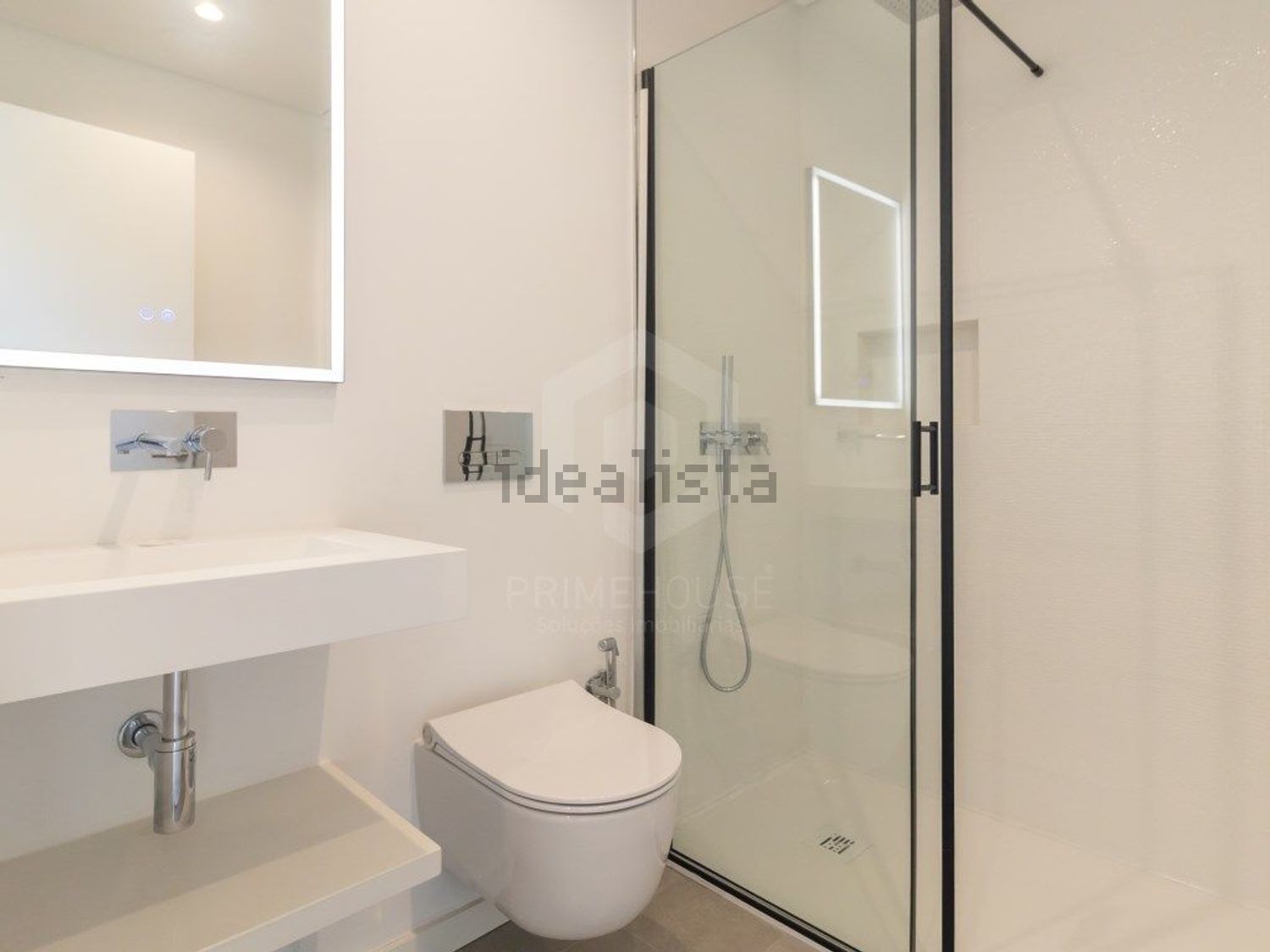 小楼房或独栋别墅出售在Rua das Galeotas, 14 - 卫生间