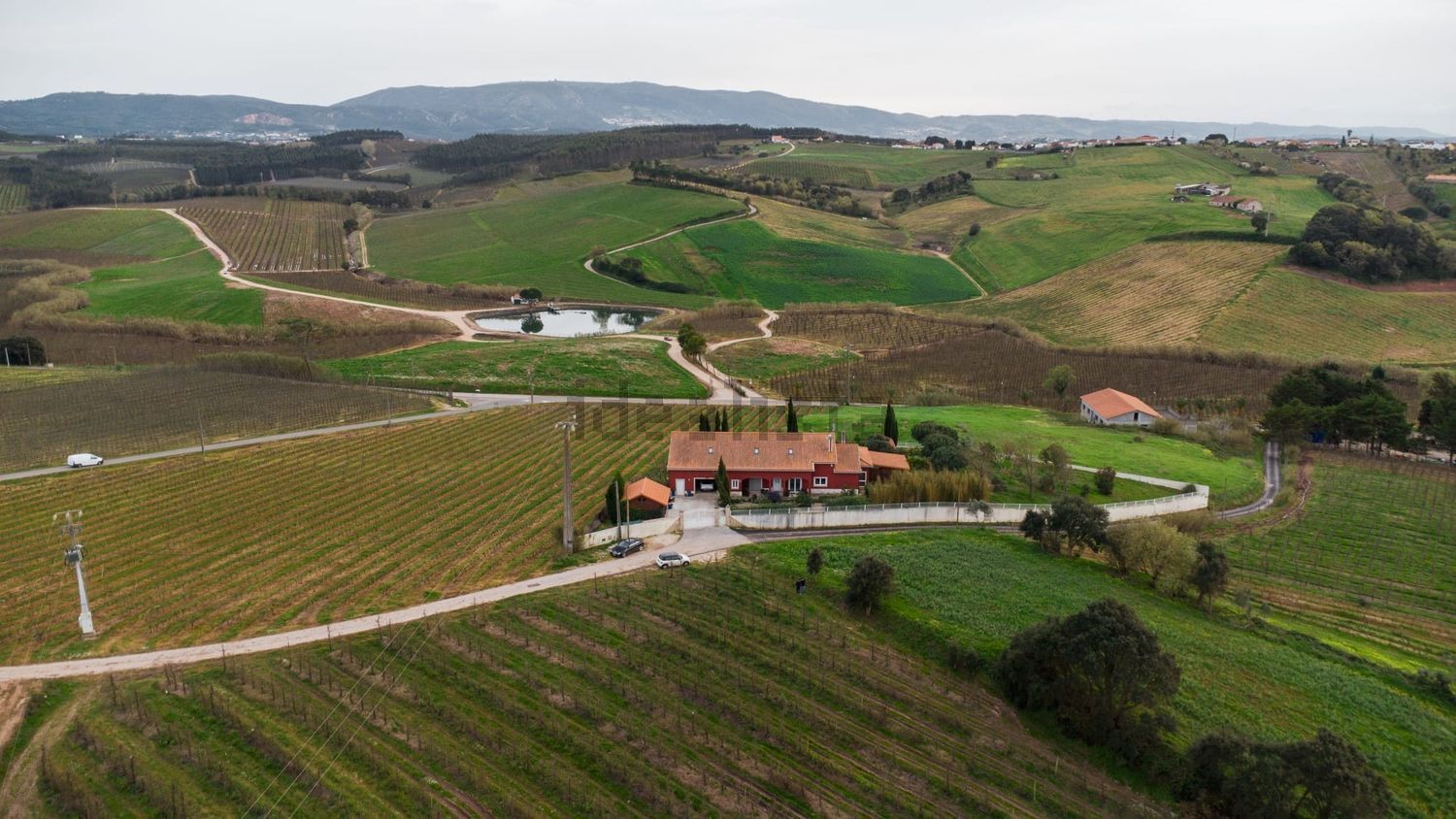 小楼房或独栋别墅出售在Peral - 视线