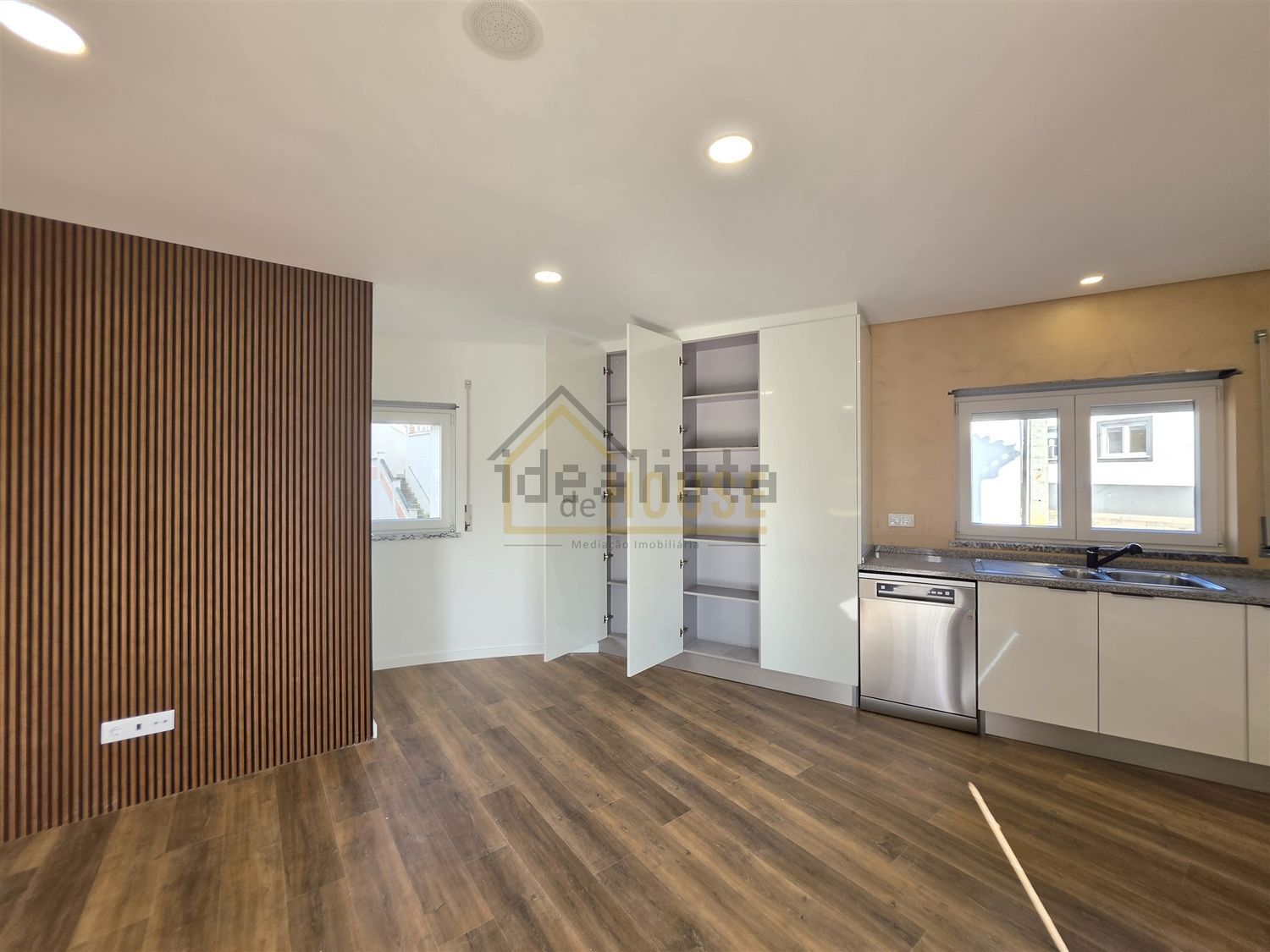 小楼房或独栋别墅出售在Rua da Cerda - 前厅