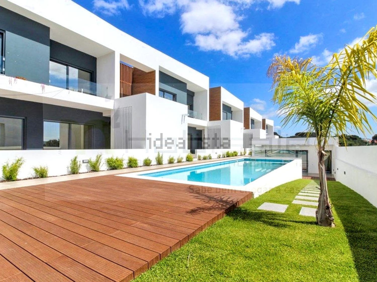 小楼房或独栋别墅出售在Rua Marechal Craveiro Lopes, 43 - 游泳池