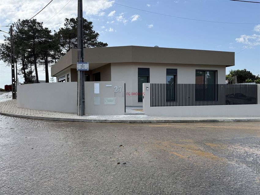 小楼房或独栋别墅出售在Rua das Olaias