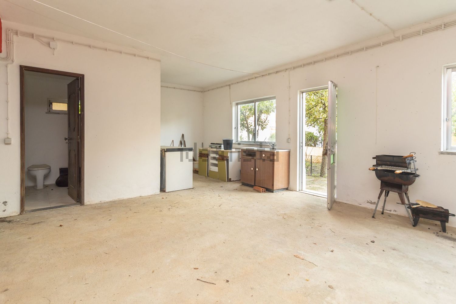 小楼房或独栋别墅出售在Avenida Padre Nabeto - 居住