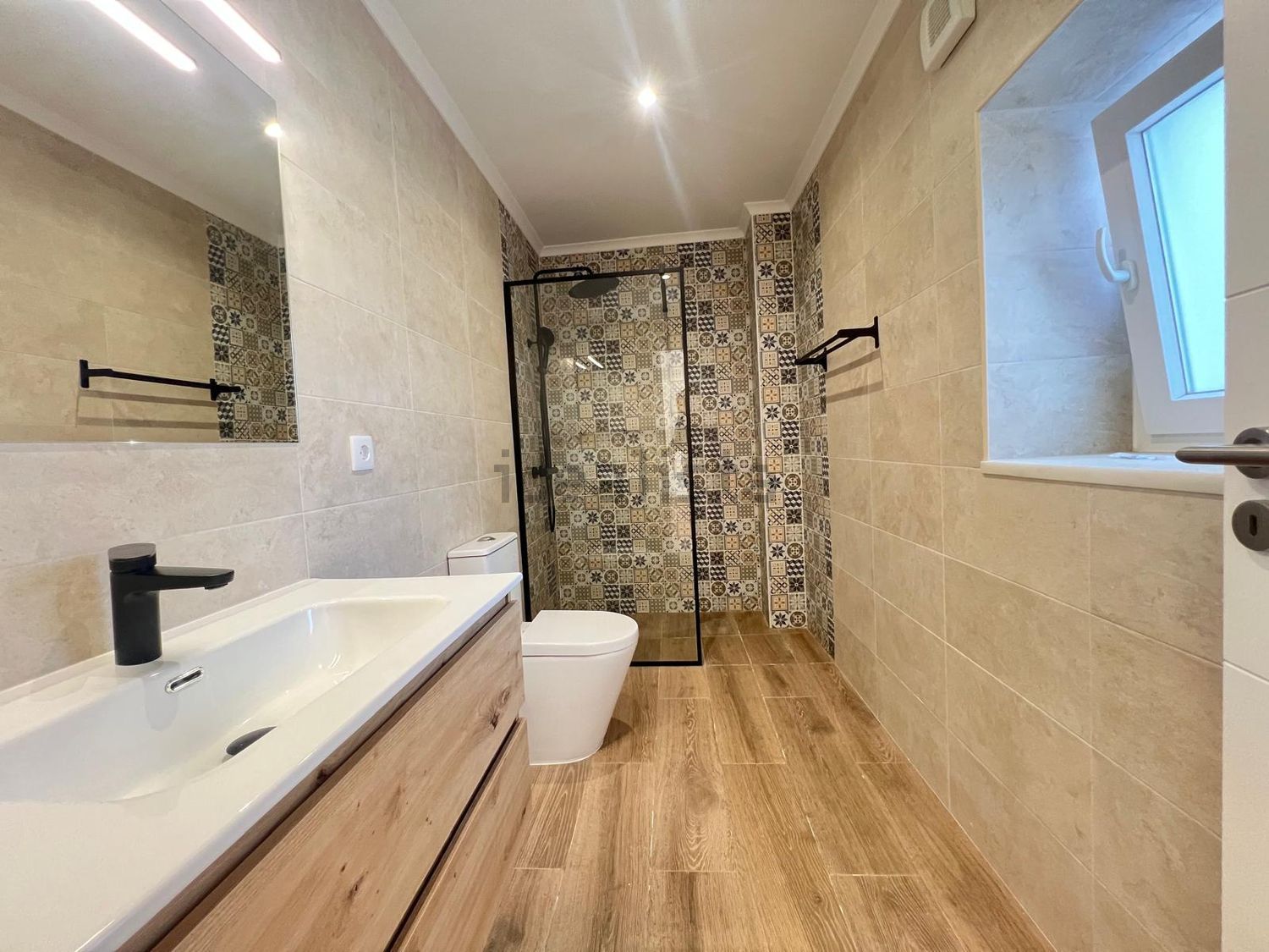 出租双拼别墅在Travessa Professor Victor Oliveira, 6 - 卫生间