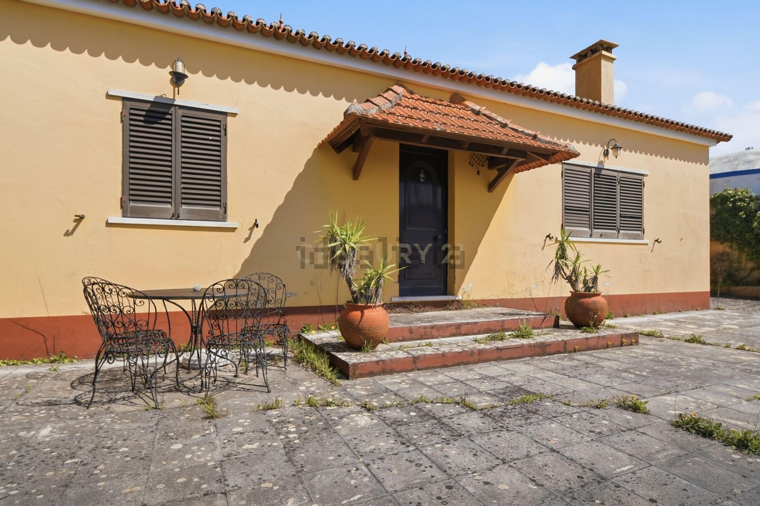 小楼房或独栋别墅出售在Rua do Bairro Novo - 外立面