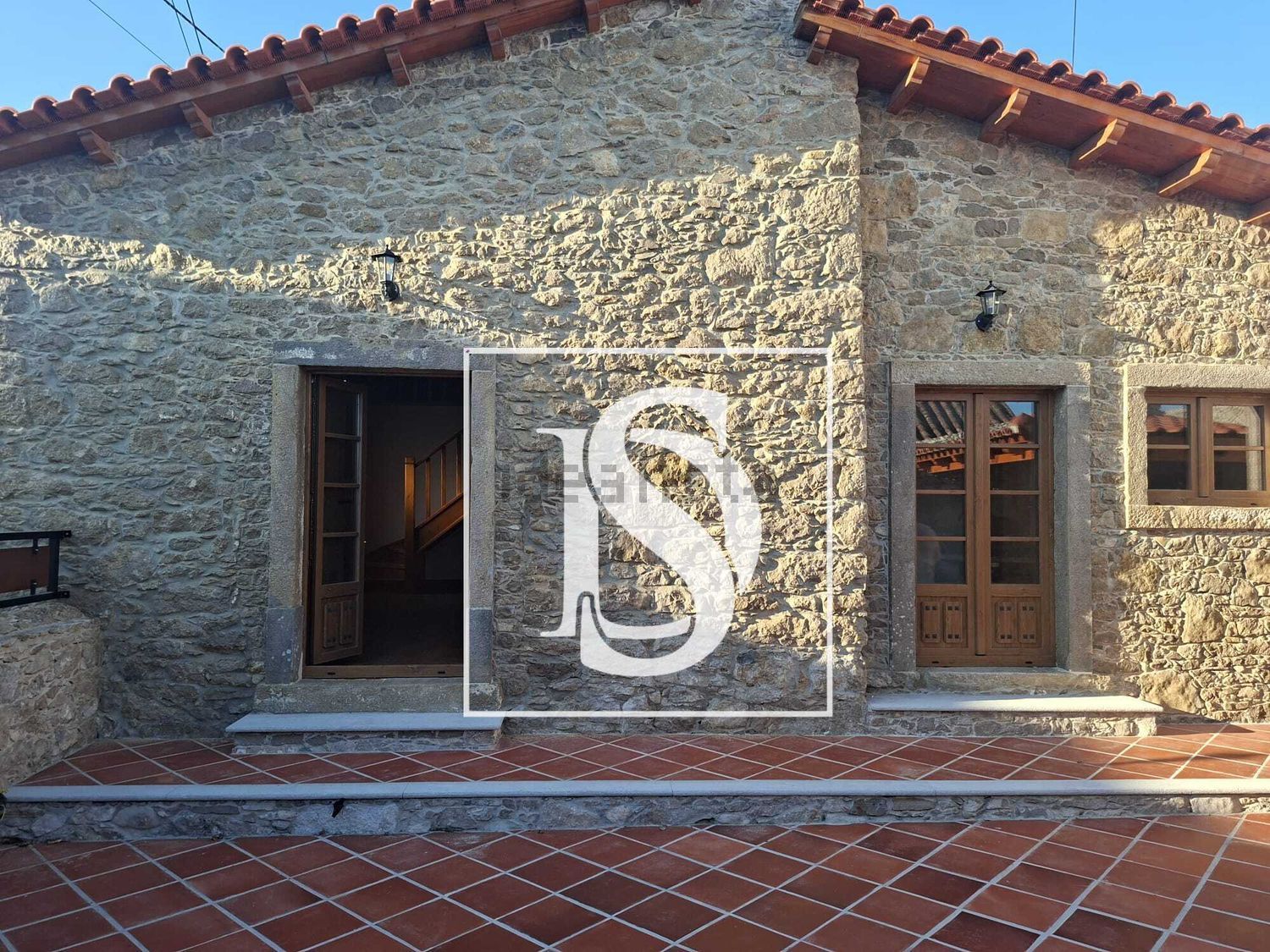 联排别墅出售在São Bartolomeu dos Galegos e Moledo - 外立面