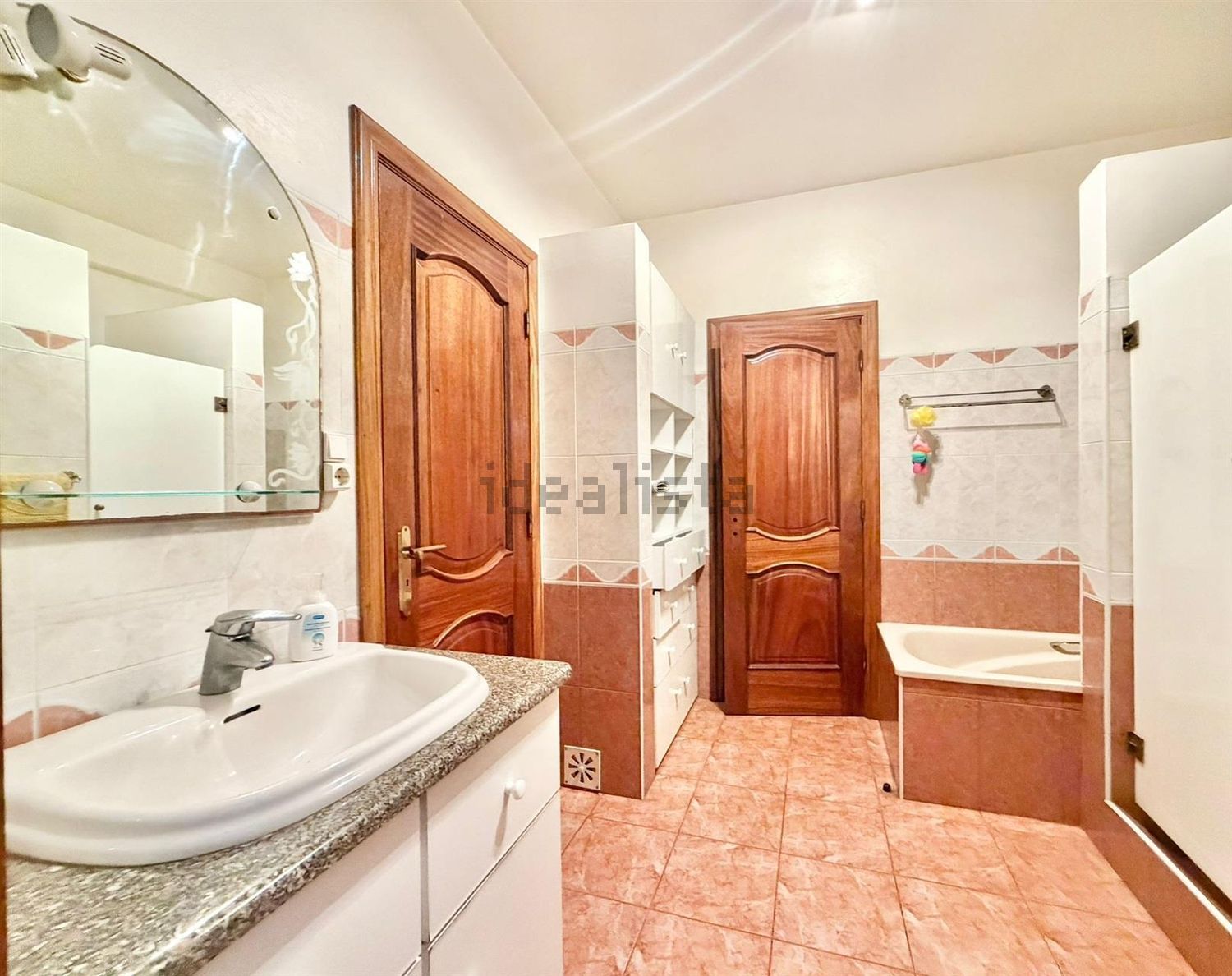 小楼房或独栋别墅出售在Alhos Vedros - 卫生间